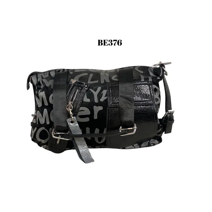 bolso negro detalles plateados be376