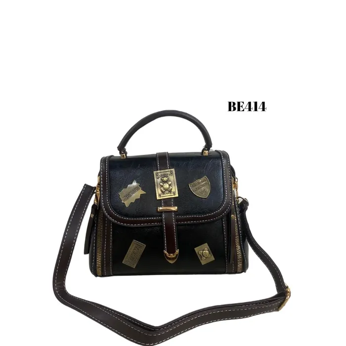 bolso negro detalles apliques dorados be414