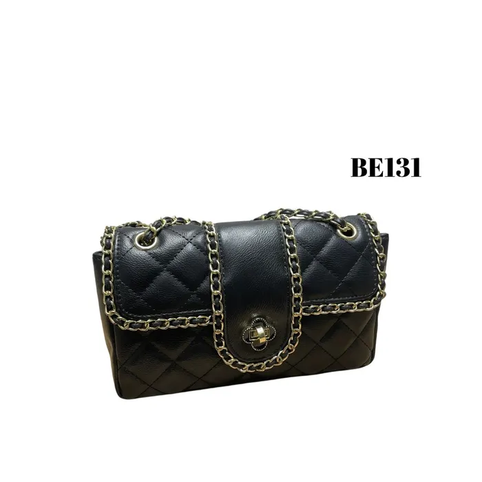 Bolso Negro Aplique Cadena Dorada BE131