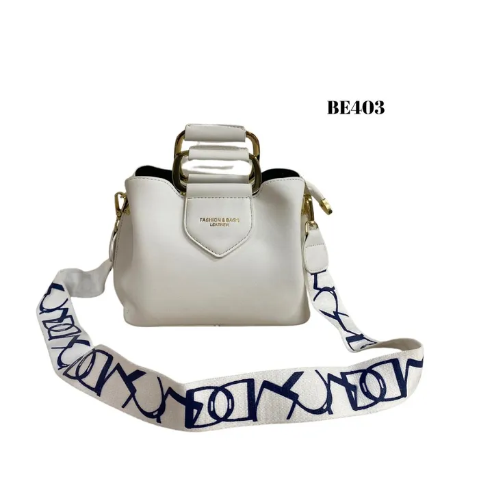 Bolso Blanco Detalles Dorados BE403