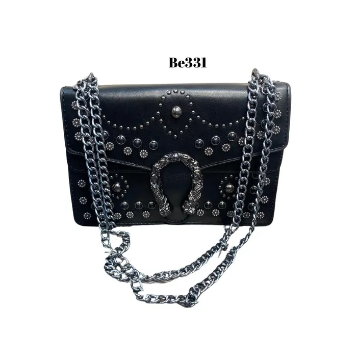 Bolso negro apliques cadena plomo BE331