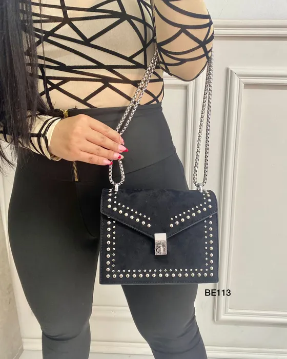 Bolso Negro Apliques Plateados Cadena BE113