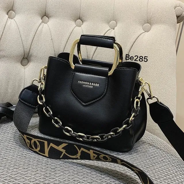 Bolso Negro Detalles Dorados BE285