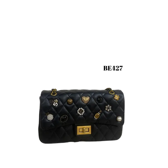 Bolso negro detalles dorados apliques be427