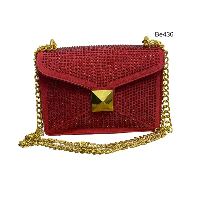 Bolso rojo apliques brillantes detalle cadena dorada BE436