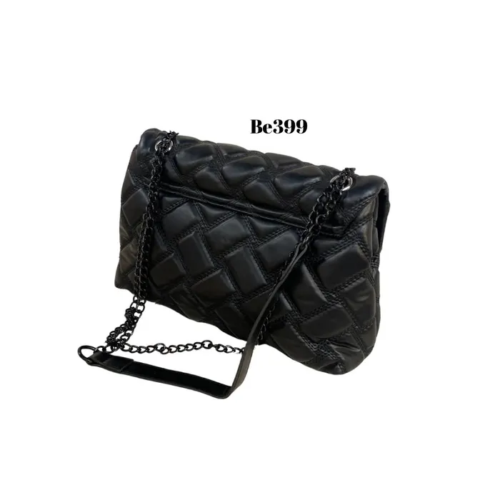 Bolso textura negro aplique cadena negro BE399