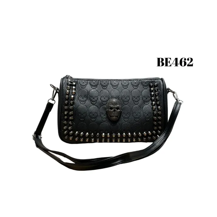 Bolso negro apliques detalles calavera BE462