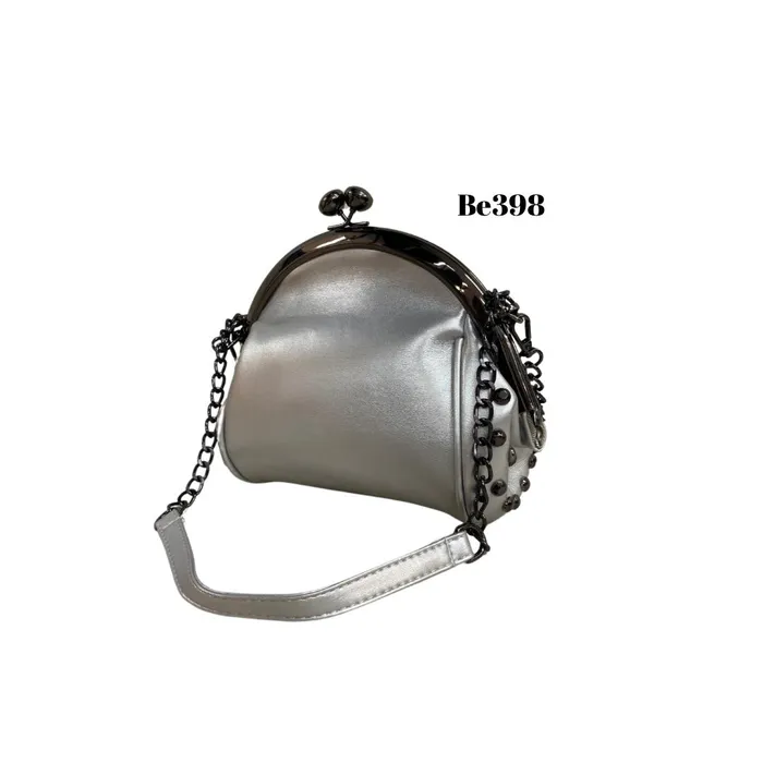 Bolso  plateado apliques y cadenas plateadas BE398