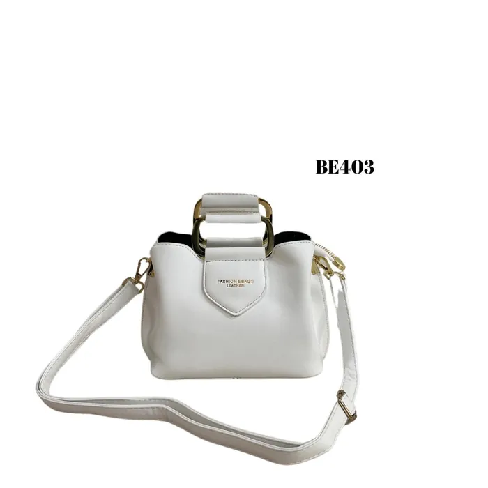 Bolso Blanco Detalles Dorados BE403