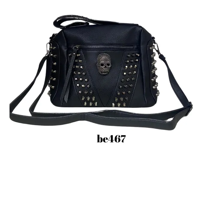 Bolso negro apliques calavera BE467