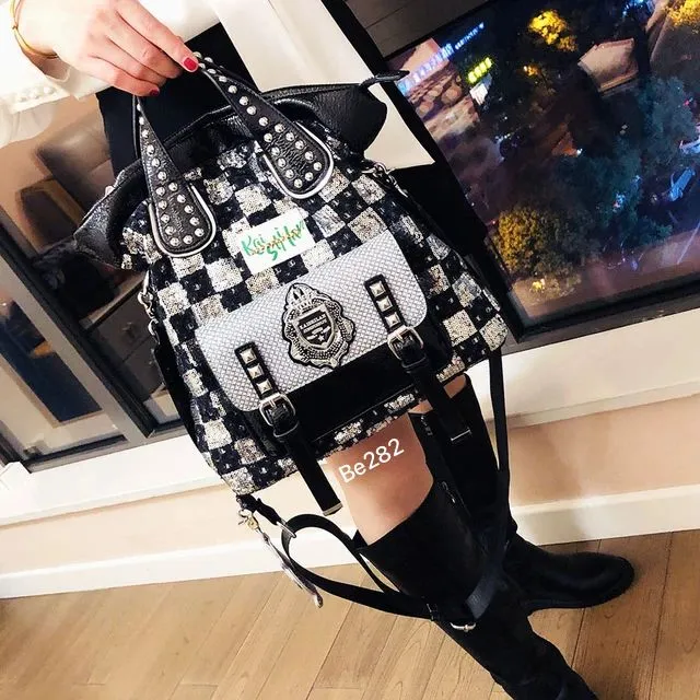 Bolso Negro Detalles Plateados Apliques BE282