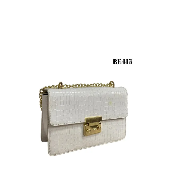 bolso  blanco cadena dorada be415