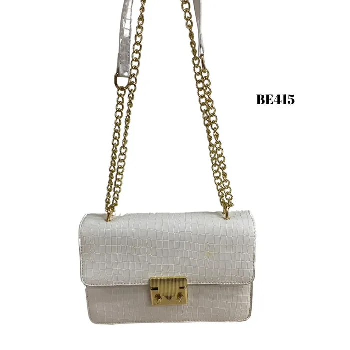 bolso  blanco cadena dorada be415