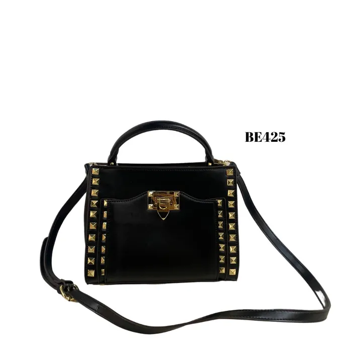 Bolso negro apliques detalles dorados BE425