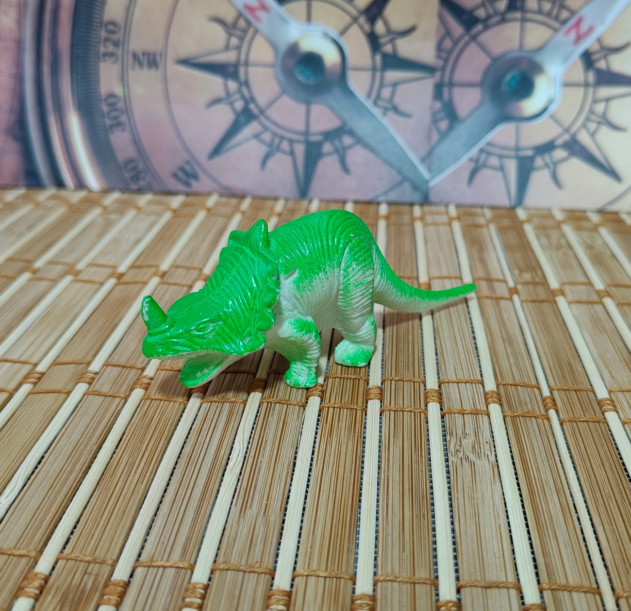 Camión Tractomula Niñera De Dinosuarios Juguete Niños