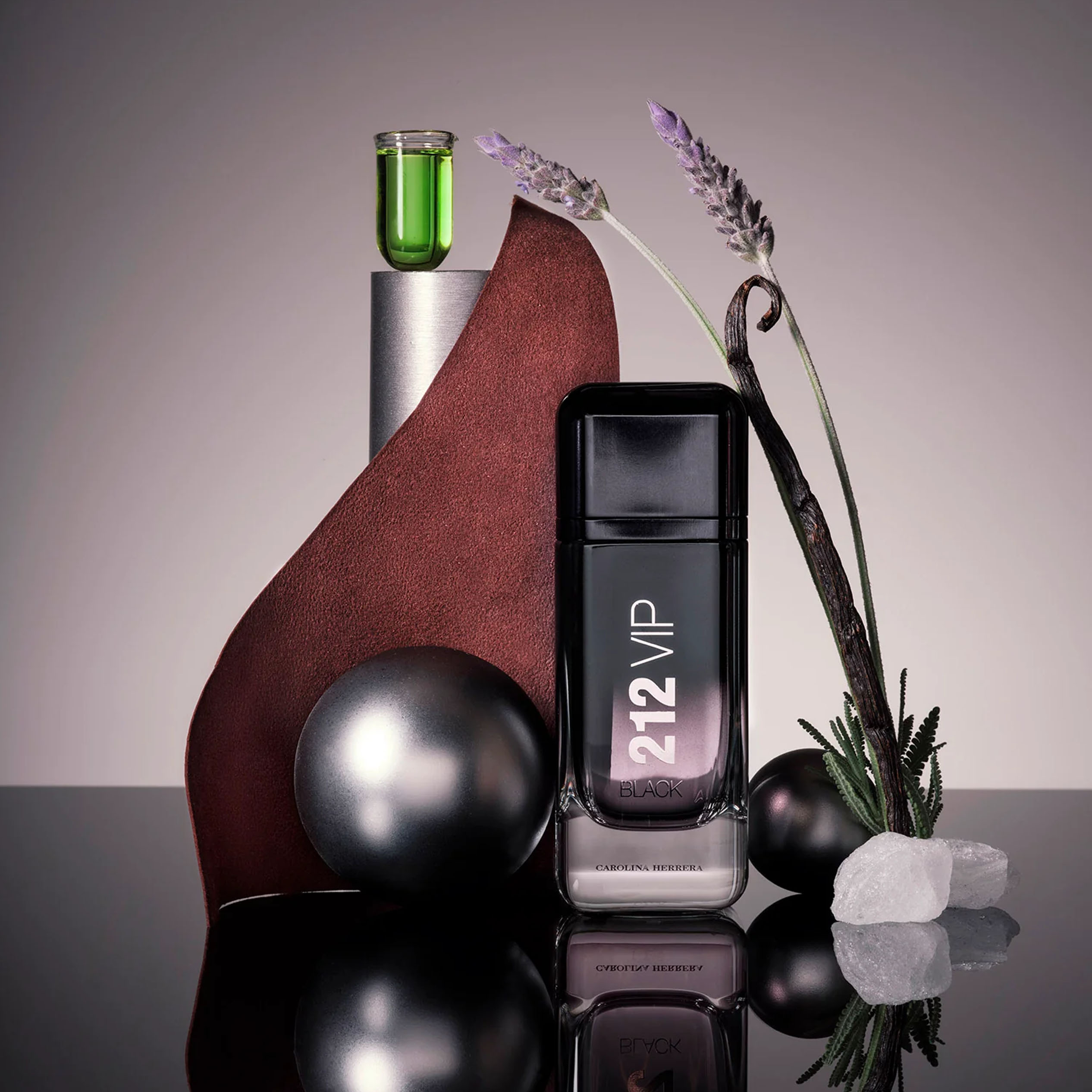 Perfume 212 Vip Black Carolina Herrera    (Replica Con Fragancia Importada)- Hombre
