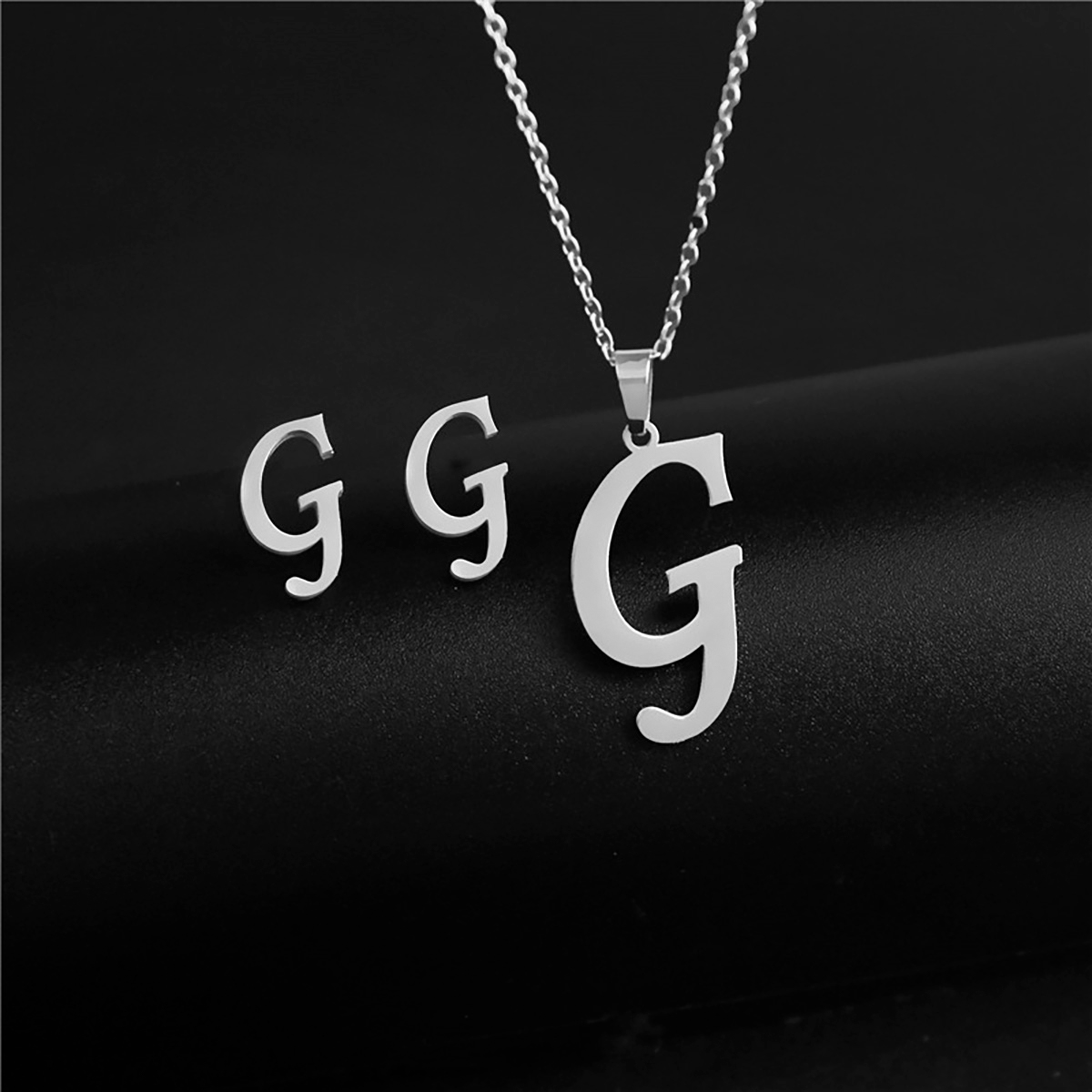 Collar Inicial Letra G Juego Joya + Arete Incial G + Estuche