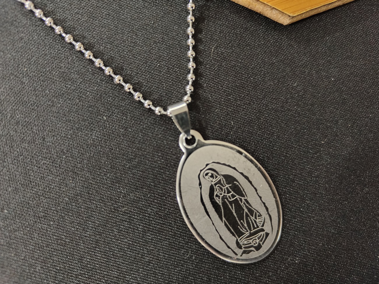 Collar Medalla Virgen De Guadalupe +estuche