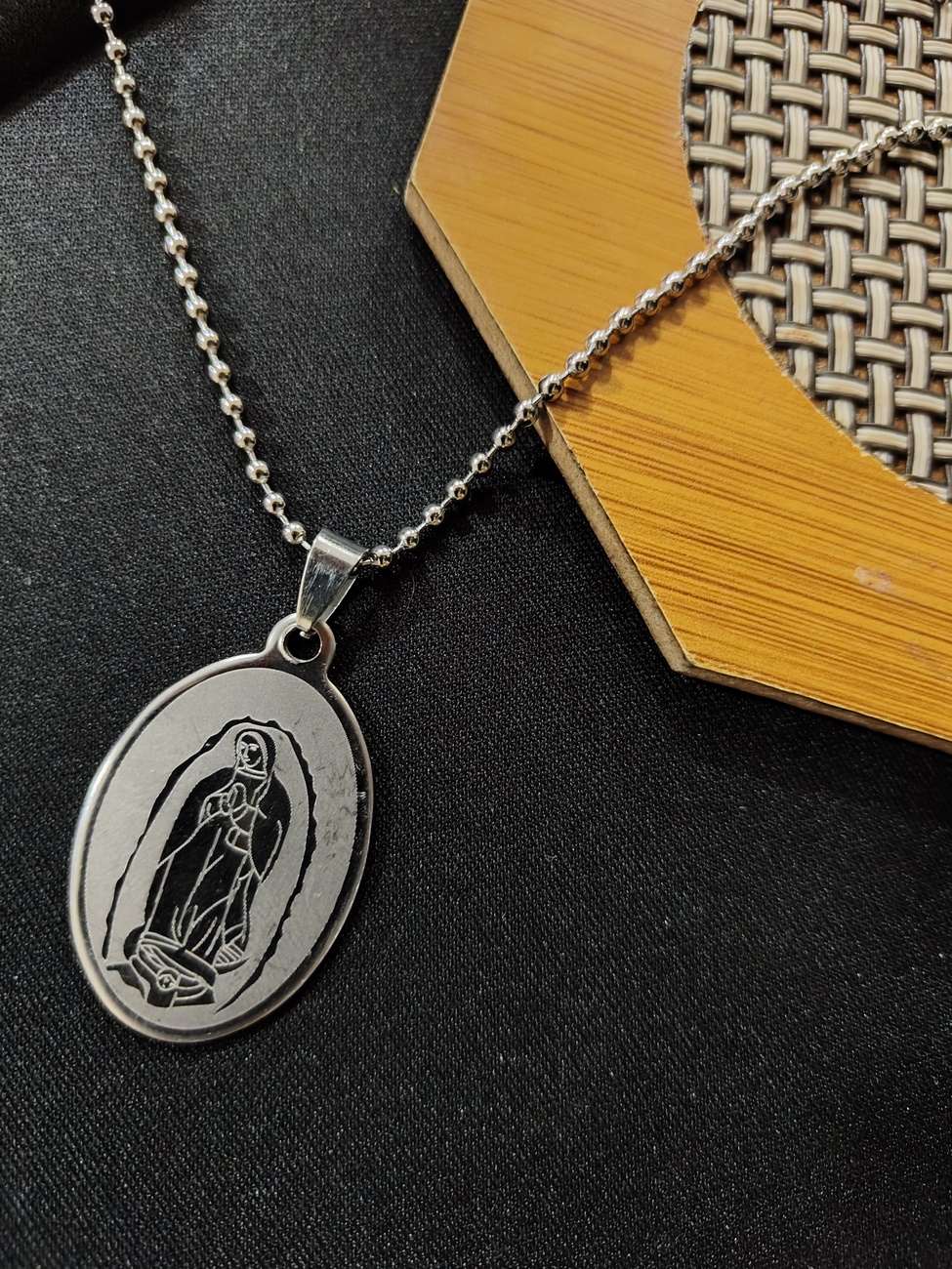 Collar Medalla Virgen De Guadalupe +estuche