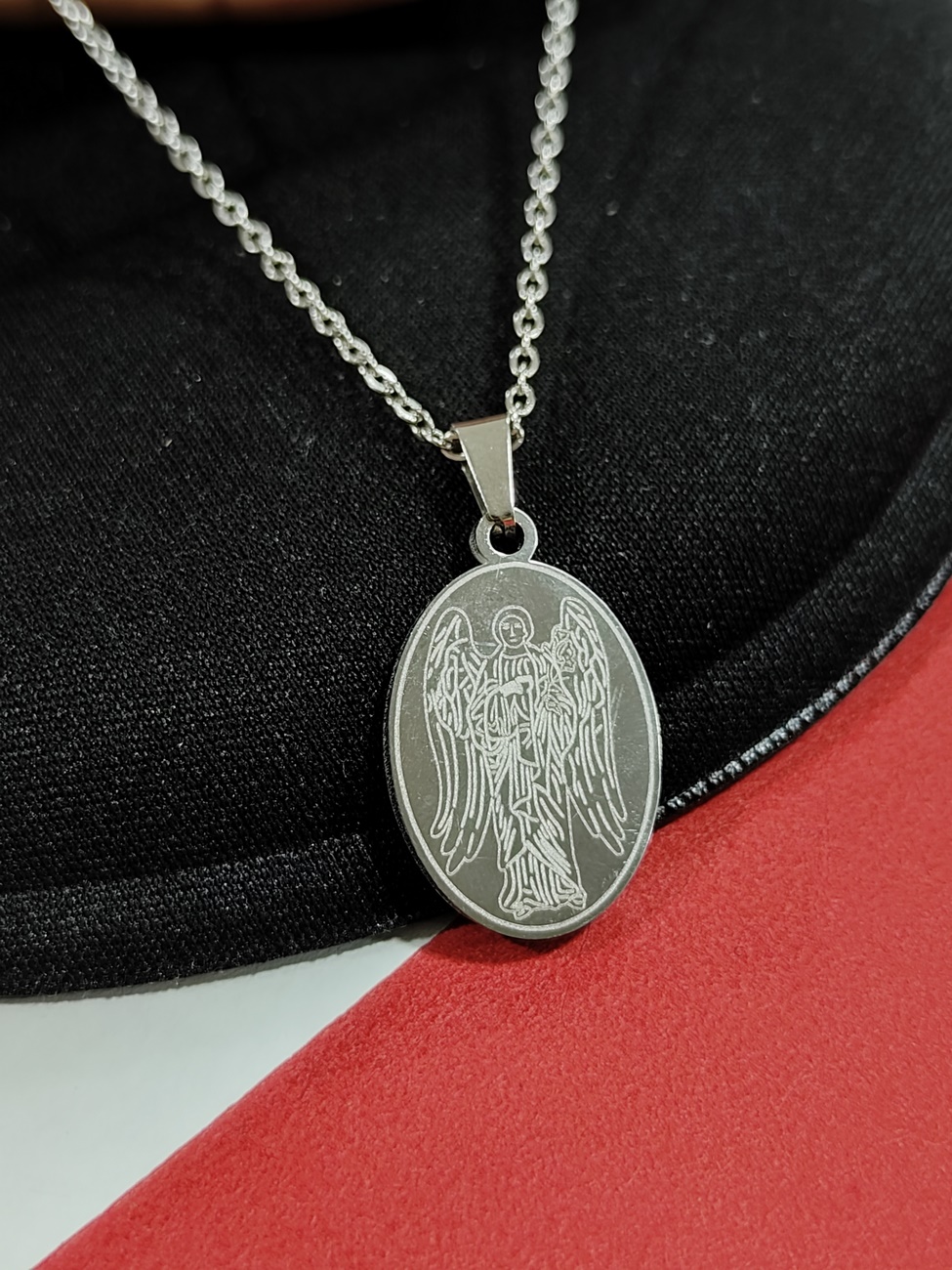 Collar Medalla Angel Gabriel +Estuche